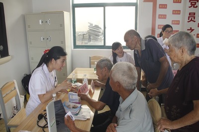 服务百姓，健康行动——门诊党支部与医技党支部联合开展义诊暨营养健康咨询活动纪实