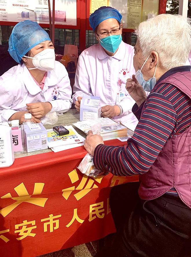 六安 医者仁心进社区，义诊培训护健康