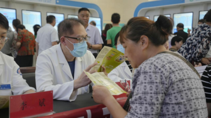 广元市中心医院多学科联合开展‘全民营养周’义诊活动，助力营养健康咨询